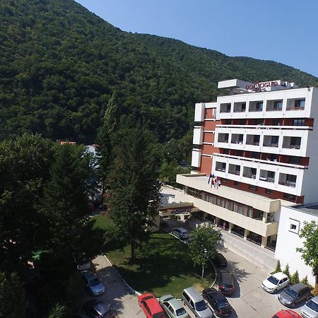 Hotel Domogled Бэиле-Еркулане Экстерьер фото