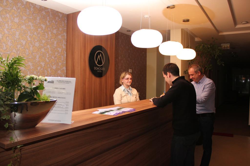Hotel Domogled Бэиле-Еркулане Экстерьер фото