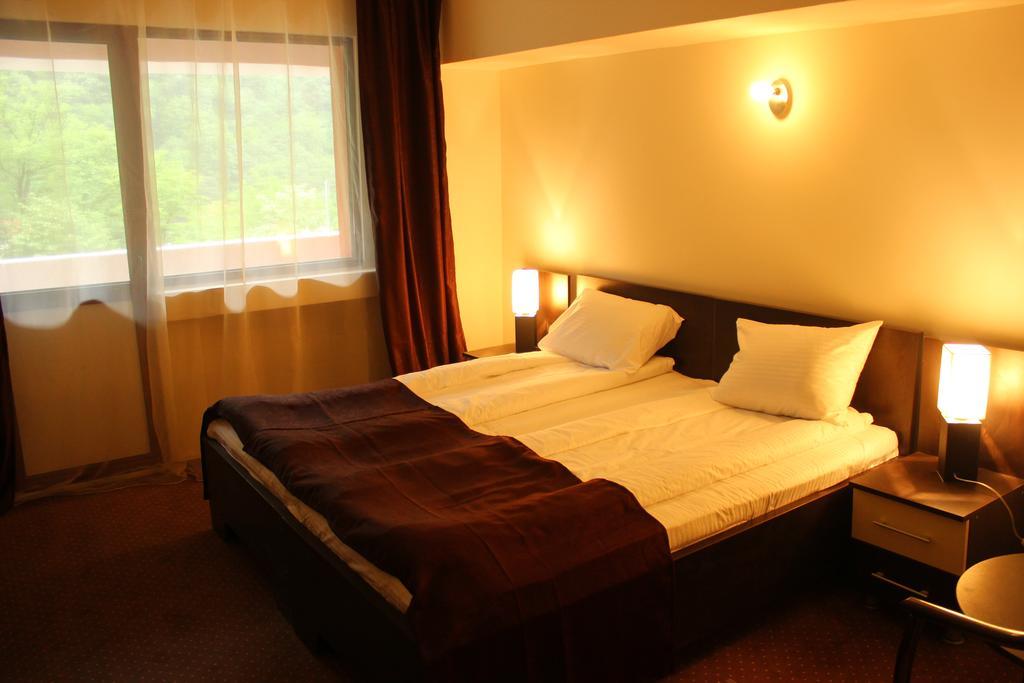 Hotel Domogled Бэиле-Еркулане Номер фото