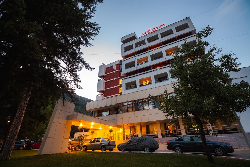 Hotel Domogled Бэиле-Еркулане Экстерьер фото