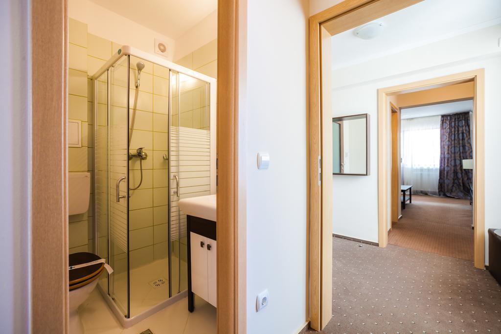 Hotel Domogled Бэиле-Еркулане Экстерьер фото