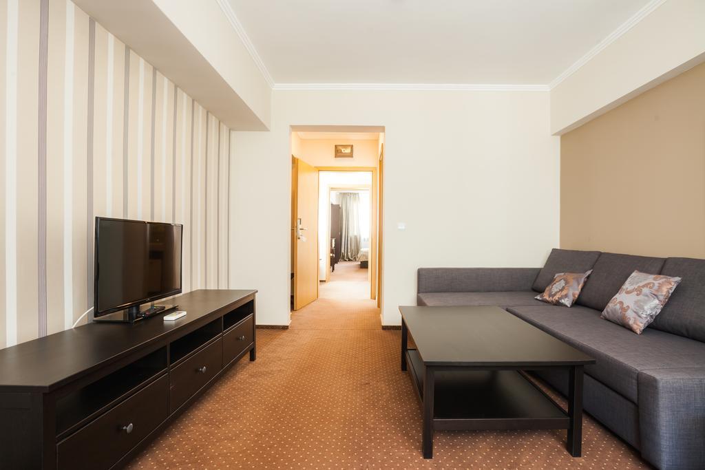 Hotel Domogled Бэиле-Еркулане Экстерьер фото