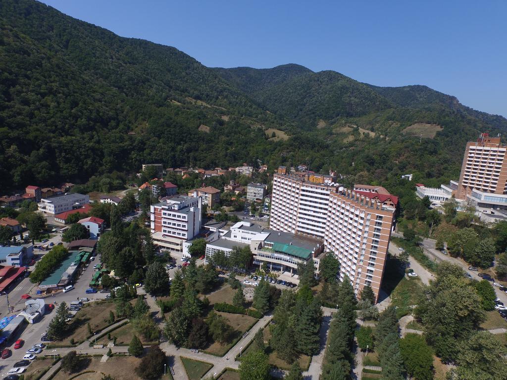 Hotel Domogled Бэиле-Еркулане Экстерьер фото
